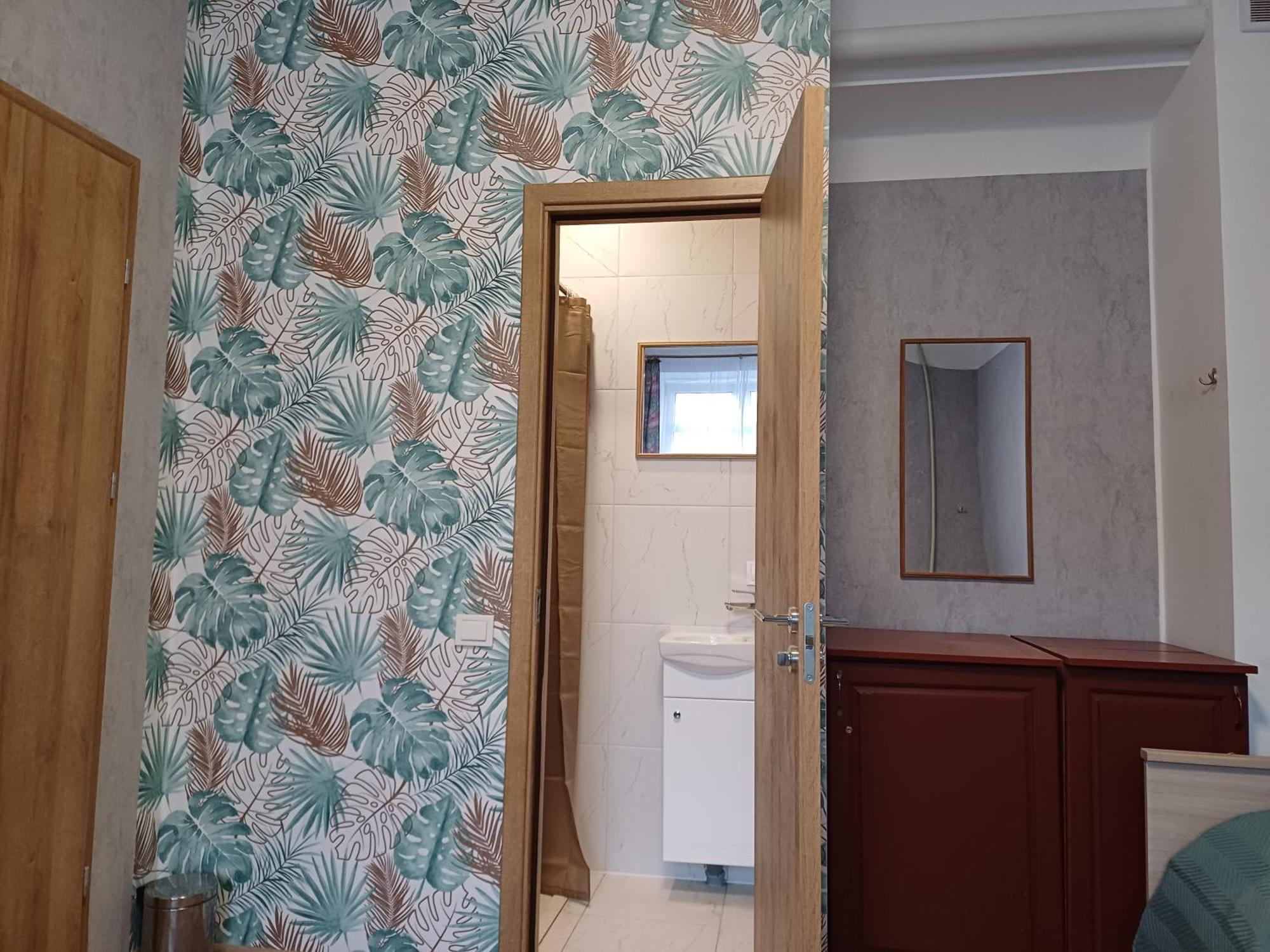 Green Oaks Private Rooms With Private Shower Klaipėda Exterior foto